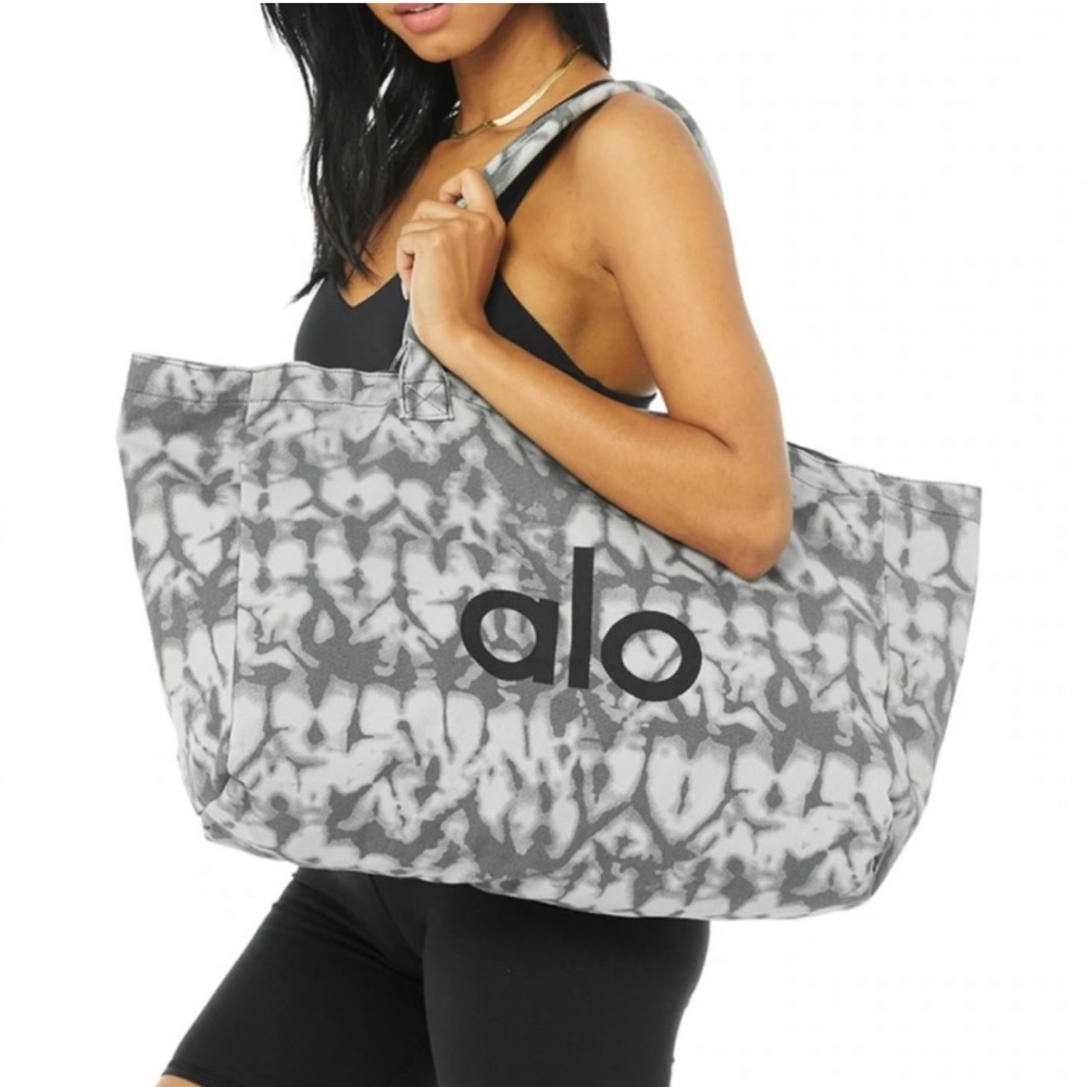 NEW Alo Yoga Iconic Shopper Tote Bag Tie Dye Oversized Canvas